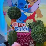 Festa infantil Lilo e Stitch com decoração tropical e personagens em São José do Rio Preto.